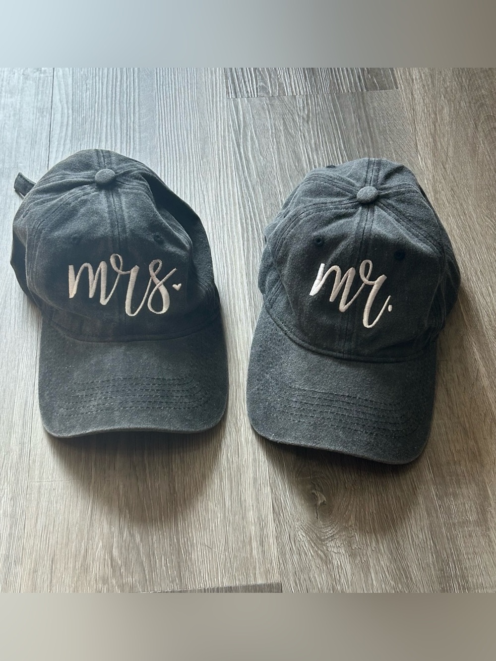 Mr & Mrs Gray Just Married Honeymoon Hats NWOT